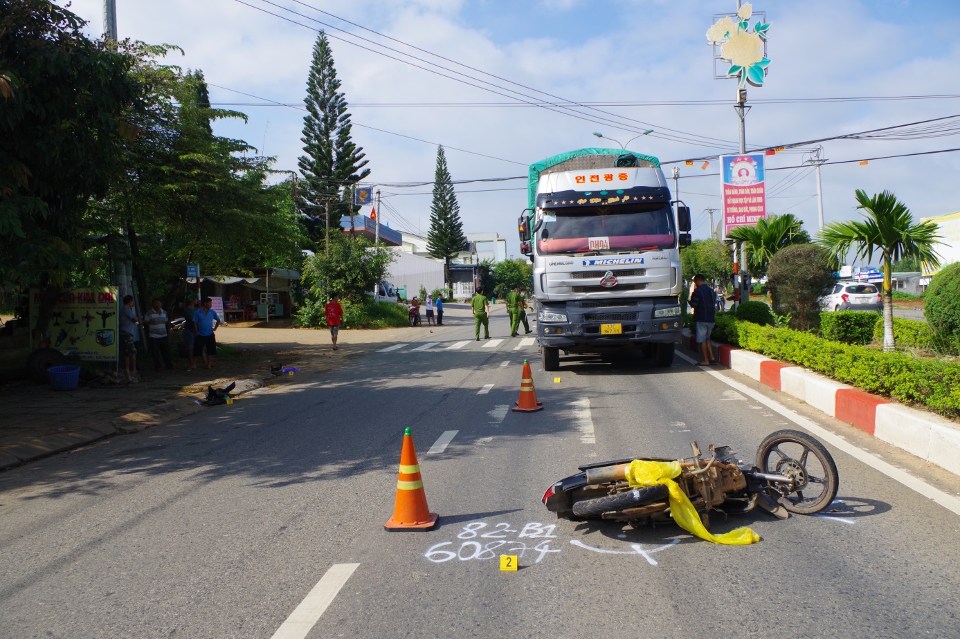 Dựng lại hiện trường vụ tai nạn giao thông (TNGT) làm hai người tử vong