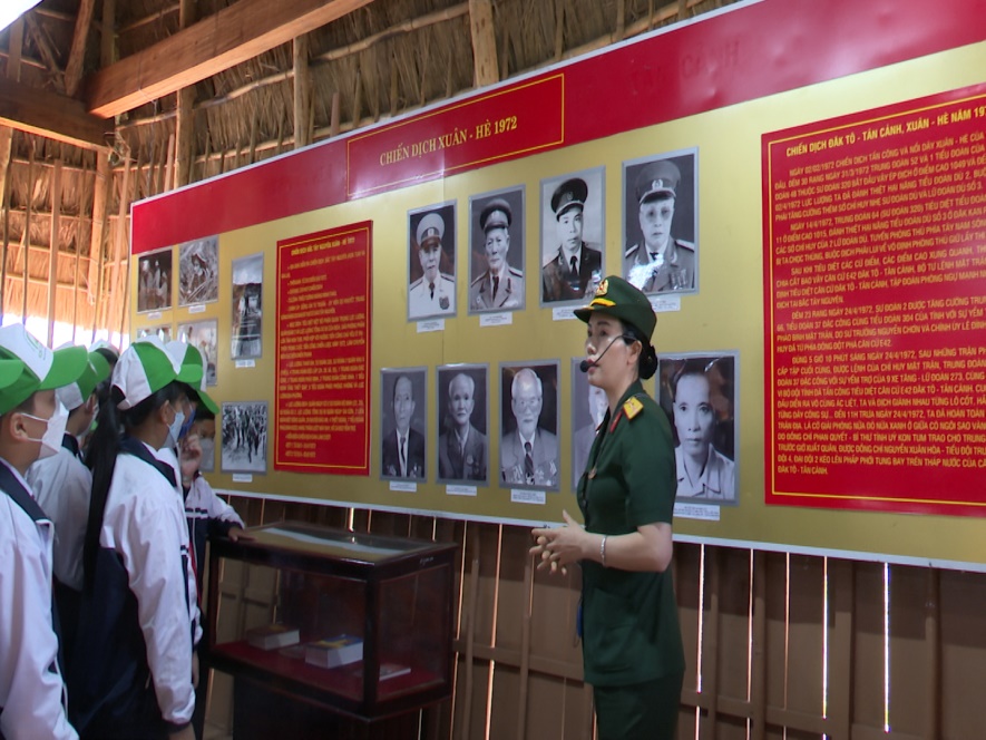 Khai mạc triển lãm ảnh chào mừng kỷ niệm 50 năm chiến thắng Đăk Tô – Tân Cảnh  ( 24/4/1972-24/4/2022)