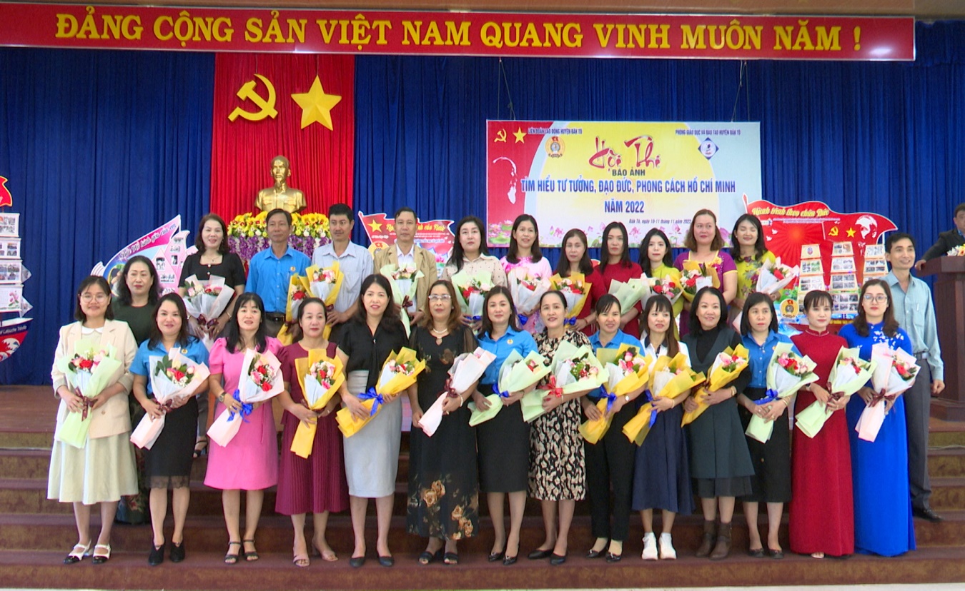 Hội thi Báo ảnh “Tìm hiểu tư tưởng, đạo đức, phong cách Hồ Chí Minh” năm 2022