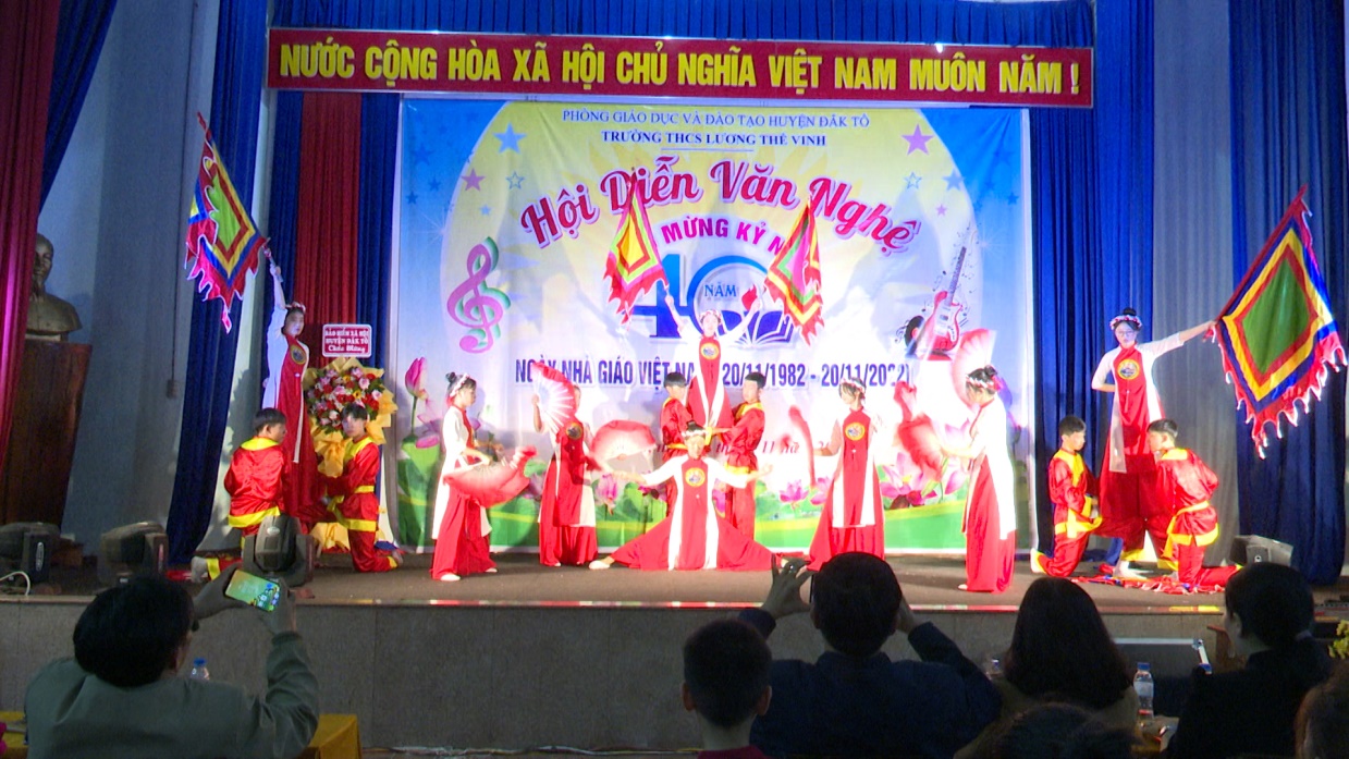 Hội diễn văn nghệ chào mừng kỷ niệm 40 năm Ngày Nhà giáo Việt Nam