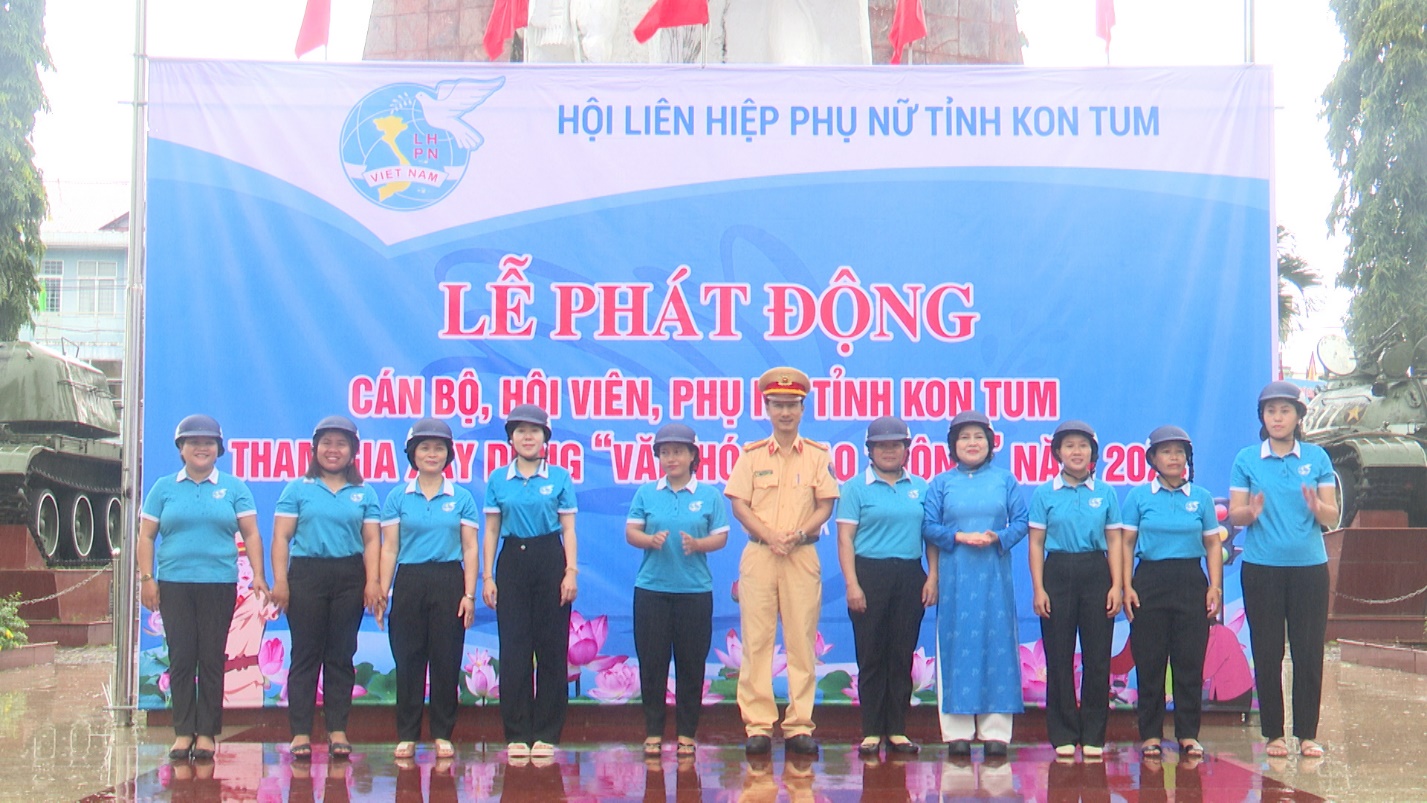 Lễ phát động cán bộ, hội viên, phụ nữ tỉnh Kon Tum tham gia xây dựng "Văn hóa giao thông" năm 2024