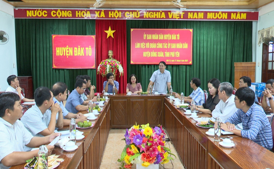 Ủy ban nhân dân huyện Đăk Tô làm việc với đoàn công tác của huyện Đồng Xuân tỉnh Phú Yên