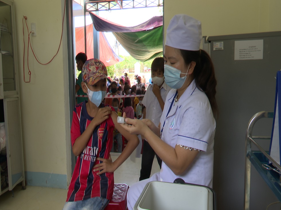 Tiêm vắc xin cho trẻ 5 - dưới 12 tuổi  đảm bảo quy định về phòng chống dịch và an toàn trong tiêm chủng