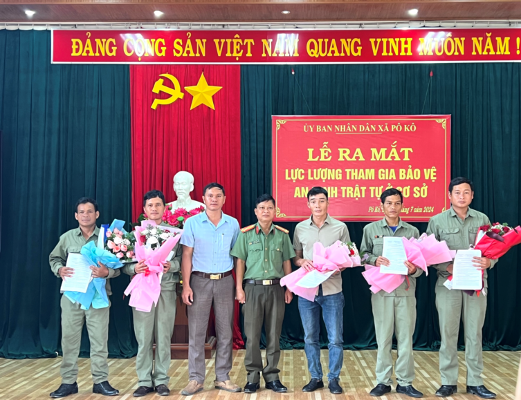 Huyện Đăk Tô đồng loạt tổ chức Lễ ra mắt Lực lượng tham gia bảo vệ an ninh, trật tự ở cơ sở