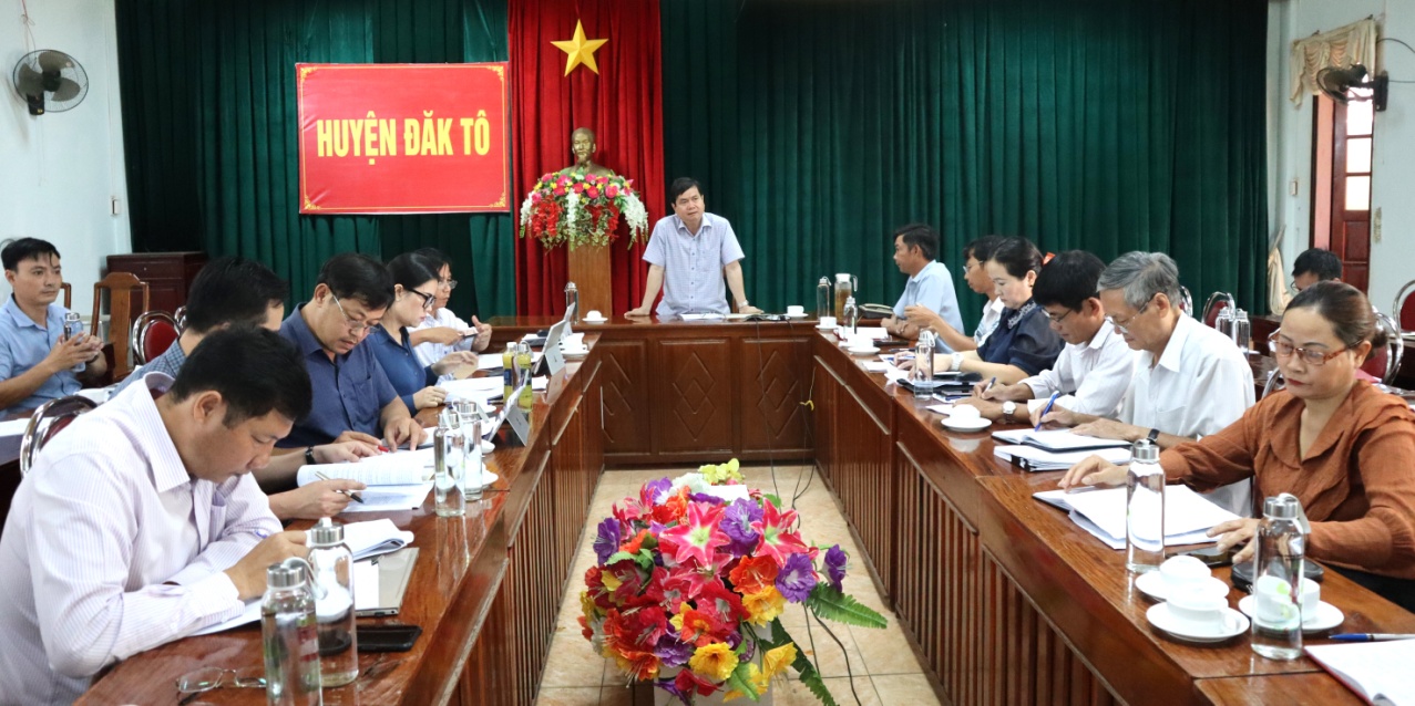 Phó Chủ tịch UBND tỉnh Nguyễn Hữu Tháp làm việc với huyện Đăk Tô