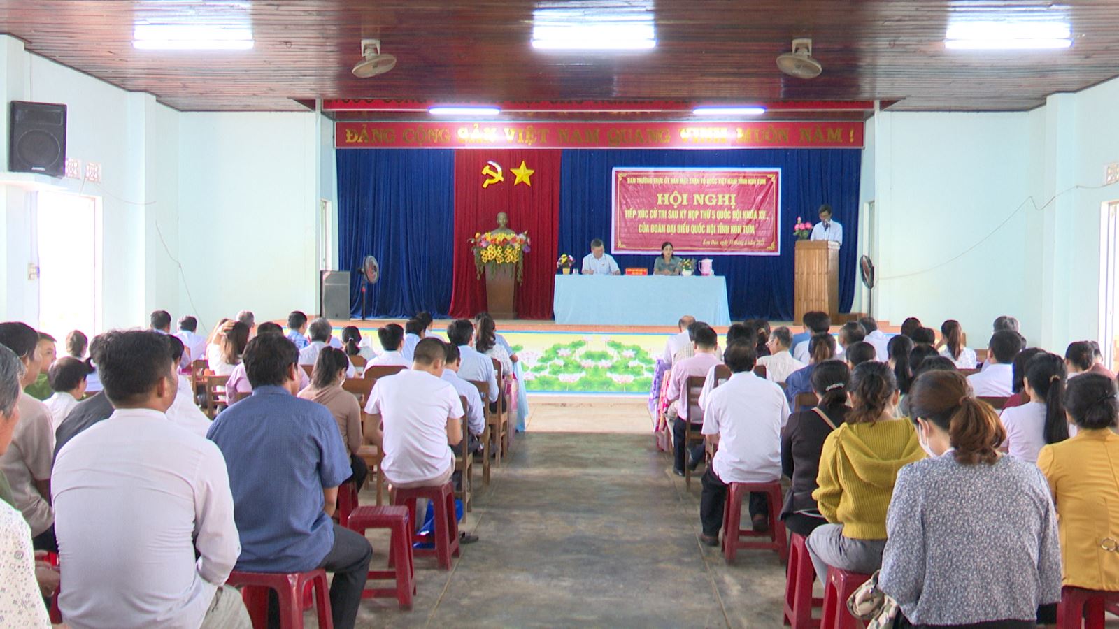 Đoàn ĐBQH tỉnh tiếp xúc cử tri tại huyện Đăk Tô