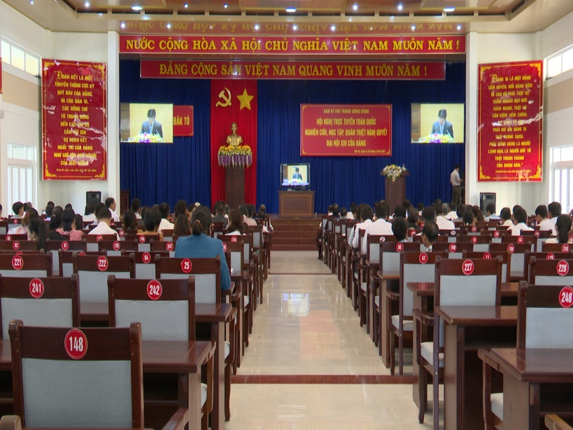 Cán bộ, công chức huyện Đăk Tô tham gia học tập, quán triệt Nghị quyết Đại hội Đảng lần thứ XIII