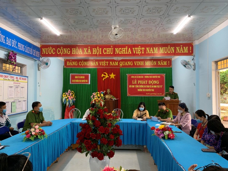 Công an xã Kon Đào triển khai mô hình “Cổng trường an toàn về an ninh trật tự” trường THCS Nguyễn Trãi